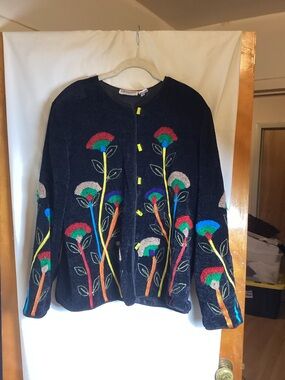 Ultimate PA embroidered floral pattern with tiny toggle button SZ M wearable art